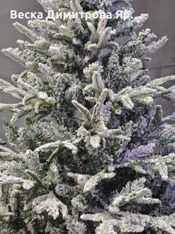 Изкуствена елха K r i n g Melbourne, Цялата заснежена с метална стойка., снимка 11 - Декорация за дома - 52203059