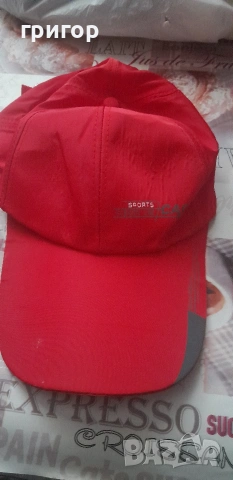 шапка с дълга козирка 