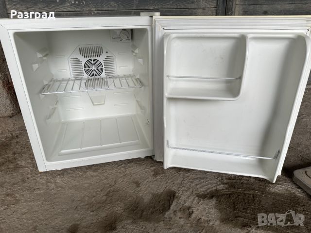 Хладилник с терморегулатор HOMDEY  50л, снимка 1 - Хладилници - 46017564