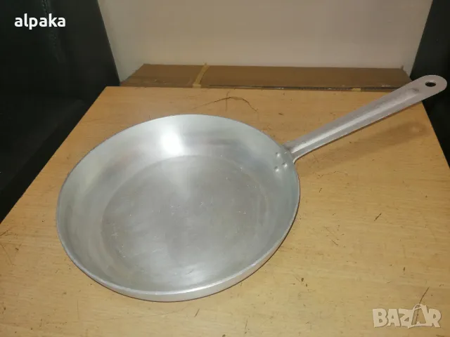 Продавам алуминиев руски тиган 27/7см