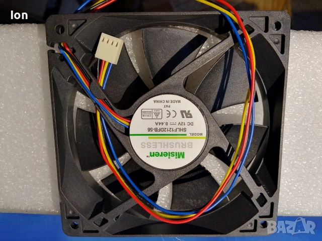 Сървърен вентилатор (brushless), 120х120х25мм, 12Vdc/0.44A с изводи за регулиране на оборотите