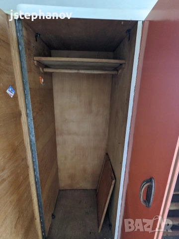 Подарявам 3 крилен гардероб гр. Стара Загора, снимка 2 - Гардероби - 54301079
