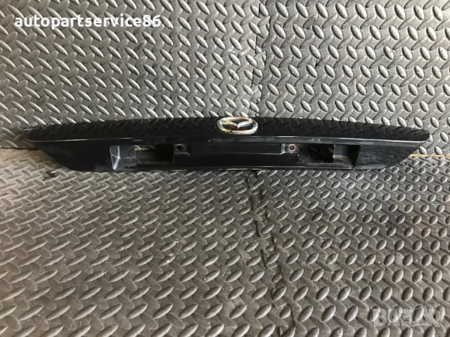 Дръжка за отваряне на номерна табела за капака на багажника черен за Mazda 626 (2001) GG3E50810
