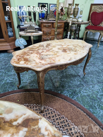 Уникална антикварна френска бронзова маса с плот от оникс 