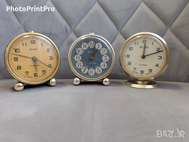 Лот от три автентични механични будилника "Слава"