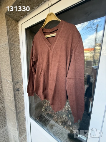 Продавам войнишки пуловер 