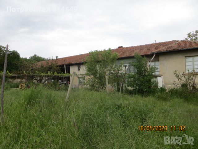 Продавам урегулиран поземлен имот с къща в с. Горски Сеновец, община Страцица, снимка 1 - Къщи - 46416473