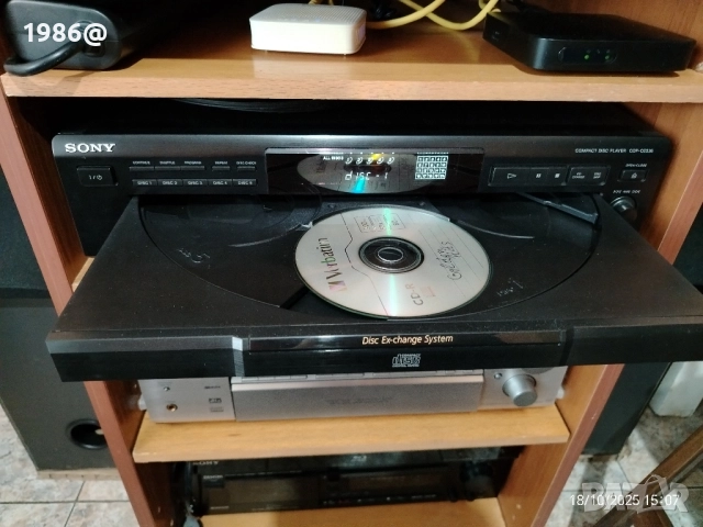 Sony CDP-CE235 , снимка 2 - Декове - 52087871