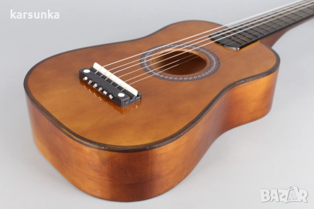 Дървена класическа акустична китара