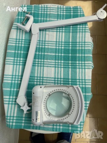 Продавам козметична лампа с лупа, снимка 3 - Козметични уреди - 50471976