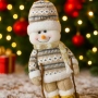 Коледна играчка Снежен човек с плетен костюм , снимка 3
