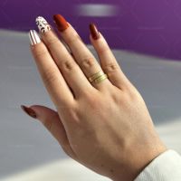 Златист дамски пръстен от медицинска стомана с камък и гравирани декорации, снимка 2 - Пръстени - 45454862