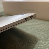 Лаптоп Apple - MacBook Air, 13.3", M1 2020г. SSD 256GB, 8GB рам, сив, снимка 4 - Лаптопи за дома - 45369928