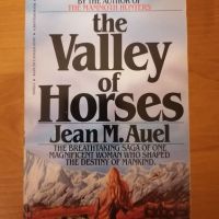 The Valley of Horses, Jean M. Auel, No.1 Bestseller by the author of The Mammoth Hunters, снимка 1 - Художествена литература - 45099846