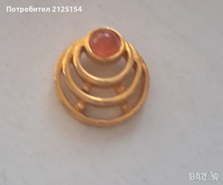 Медальон с позлата и кристал. , снимка 1