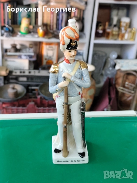 Порцеланова статуетка на войник, снимка 1