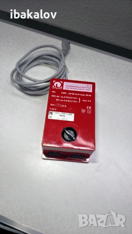 Трансформатор - преубразовател за напрежение Leybold Germany от 220v  на  3,6,9,12v
