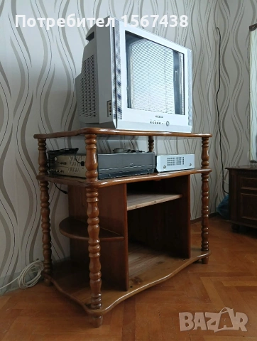 Продава се- спалня, две шкафчета и тоалетка с огледало, снимка 5 - Спални и легла - 53426039