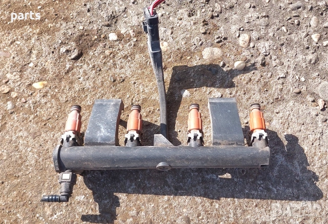 Горивна Рейка и Дюзи Пежо Партнер 1.6 Бензин - Ситроен Берлинго , снимка 2 - Части - 53908638