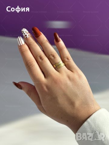 Златист дамски пръстен от медицинска стомана с камък и гравирани декорации, снимка 2 - Пръстени - 45454862