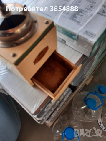 Ретро мелница за кафе, снимка 2 - Антикварни и старинни предмети - 53733724