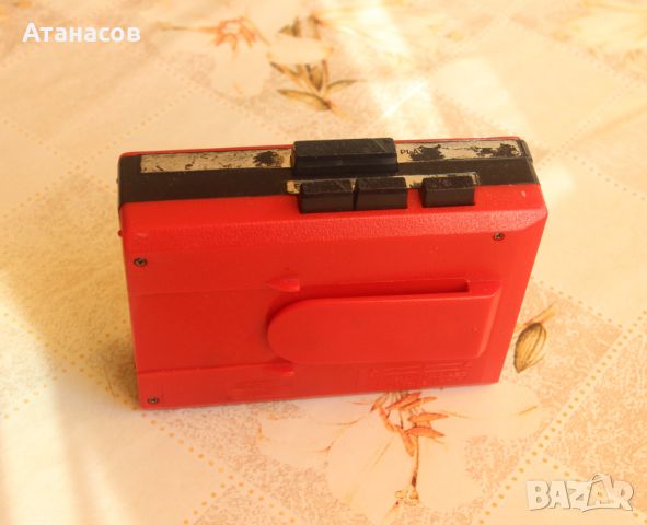 Sanyo M-G11 Red Walkman неработещ, снимка 3 - Радиокасетофони, транзистори - 46506623