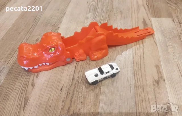 Продавам - писта Hot Wheels "Дракон"