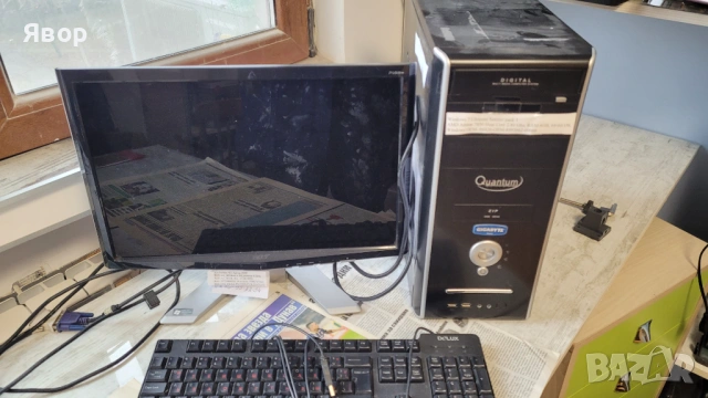 Компютър настолен с екран 