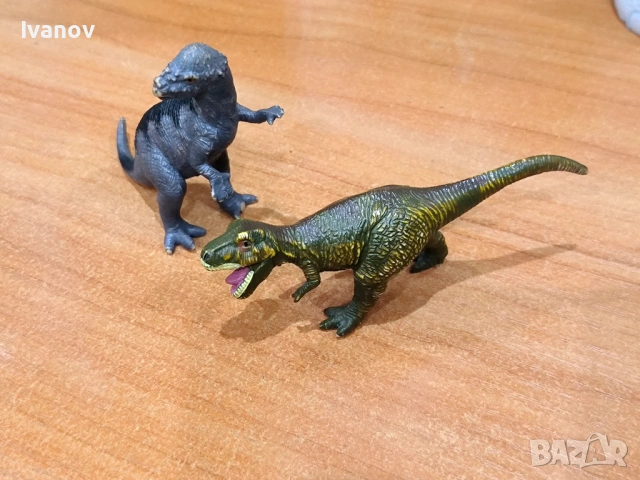 Ретро играчки динозаври