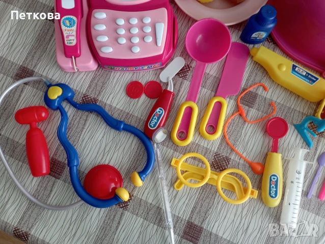 Готварски котлон, касов апарат и лекарски комплект - Страхотни комплекти за игра , снимка 5 - Образователни игри - 50903800