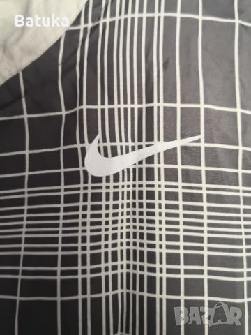 Nike дамска ветровка , снимка 5 - Якета - 45382978