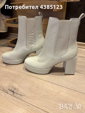 Кожени боти Guess