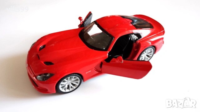 Bburago 2013 SRT Dodge Viper GTS - Мащаб 1:32, снимка 2 - Колекции - 52898440