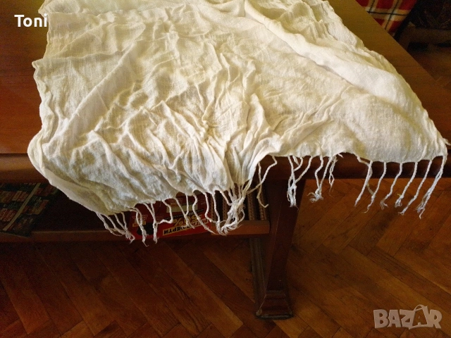 женски шал много лек и нежен цената е по договаряне , снимка 3 - Шалове - 53412228