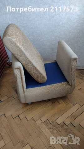 Триместен диван до спалня и две табуретки, снимка 5 - Дивани и мека мебел - 54245669