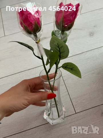 Стъклена ваза със цветя, снимка 4 - Вази - 51825639