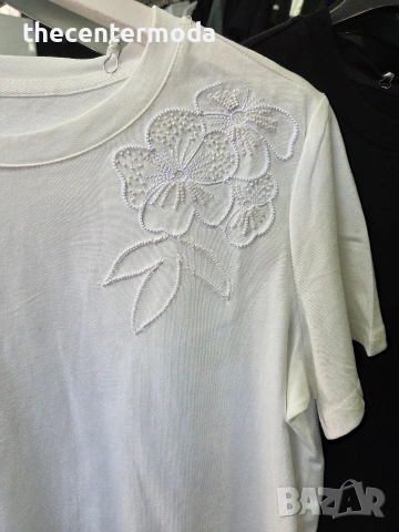 Памучна тениска с декорация от цвете , снимка 2 - Тениски - 53536414