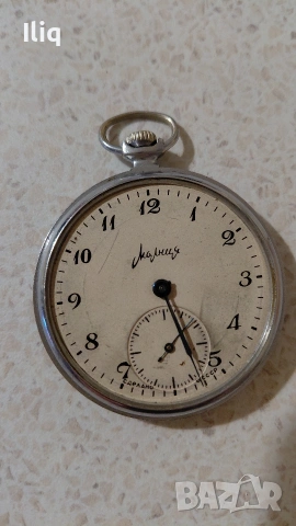 стар руски часовник, работещ но няма стакло и малка стрелка. , снимка 2 - Други стоки за дома - 53851554