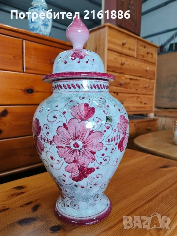 Уникална ръчно рисуван ваза с капак