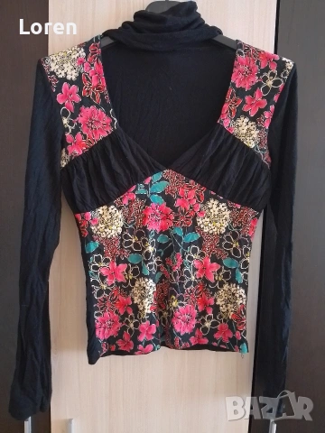 Поло с отворено деколте флорално