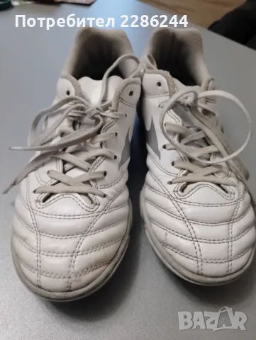 Футболни обувки за дете (стоножки) номер 34 и 1/2 половина., снимка 4 - Футбол - 50282629