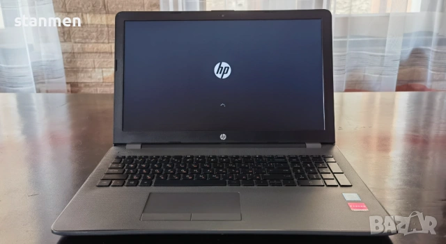 Продавам лаптоп HP 250 G6/матFullHD15.6сKам/4x2ghzТhr/SSD256gb/8gb/R5m330/НоваБат/Профилактиран , снимка 4 - Лаптопи за дома - 53945085