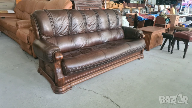 Аристократична кожена гарнитура 3+1+1, снимка 3 - Дивани и мека мебел - 54205309