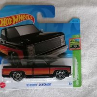 💕🧸Hot Wheels Chevy Silverado HW SLAMMED, снимка 2 - Коли, камиони, мотори, писти - 45011641