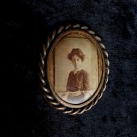 Викторянска фотоброшка, снимка 10 - Антикварни и старинни предмети - 45919597