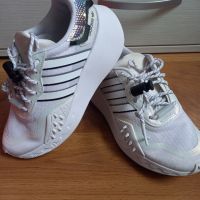 Сникърси Adidas Uk 3 1/2 Eur36, снимка 1 - Детски маратонки - 45334577