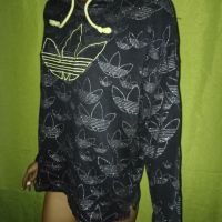 Adidas M-Черен суичър със сребристи щампи и неоново бродирано лого, снимка 3 - Суичъри - 45834859