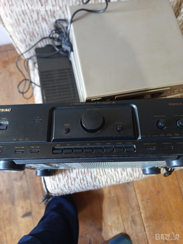 ПРЕД УСИЛВАТЕЛ TEAC СЪС ВГРАДЕНИ СТАПАЛА ЗА МОНИТОРИ. И ЦЕНТЕР. КОЛОНИ, снимка 1
