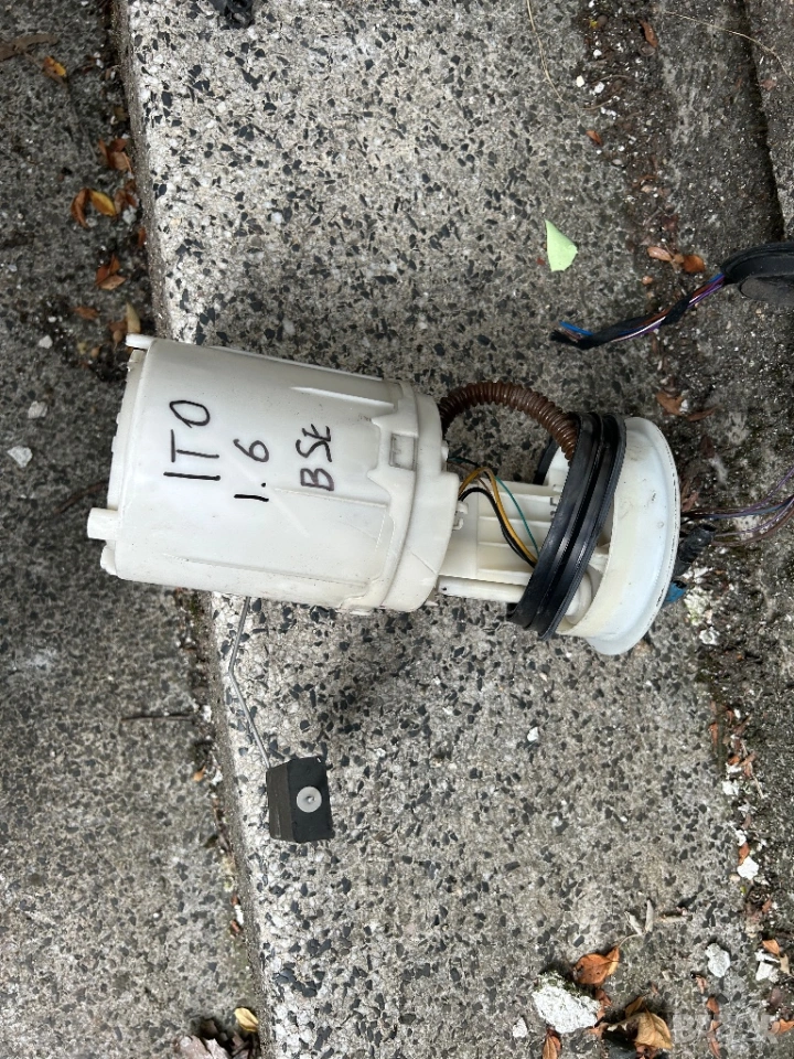 Бензинова помпа VW Touran 1.6i 1T0919051B подкачваща в резервоар, снимка 1