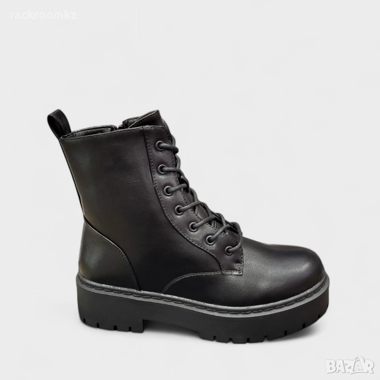 ПРОМОЦИЯ! -50% Дамски боти тип кубинки със здрава подметка с граифер модел: H016-1 black, снимка 1